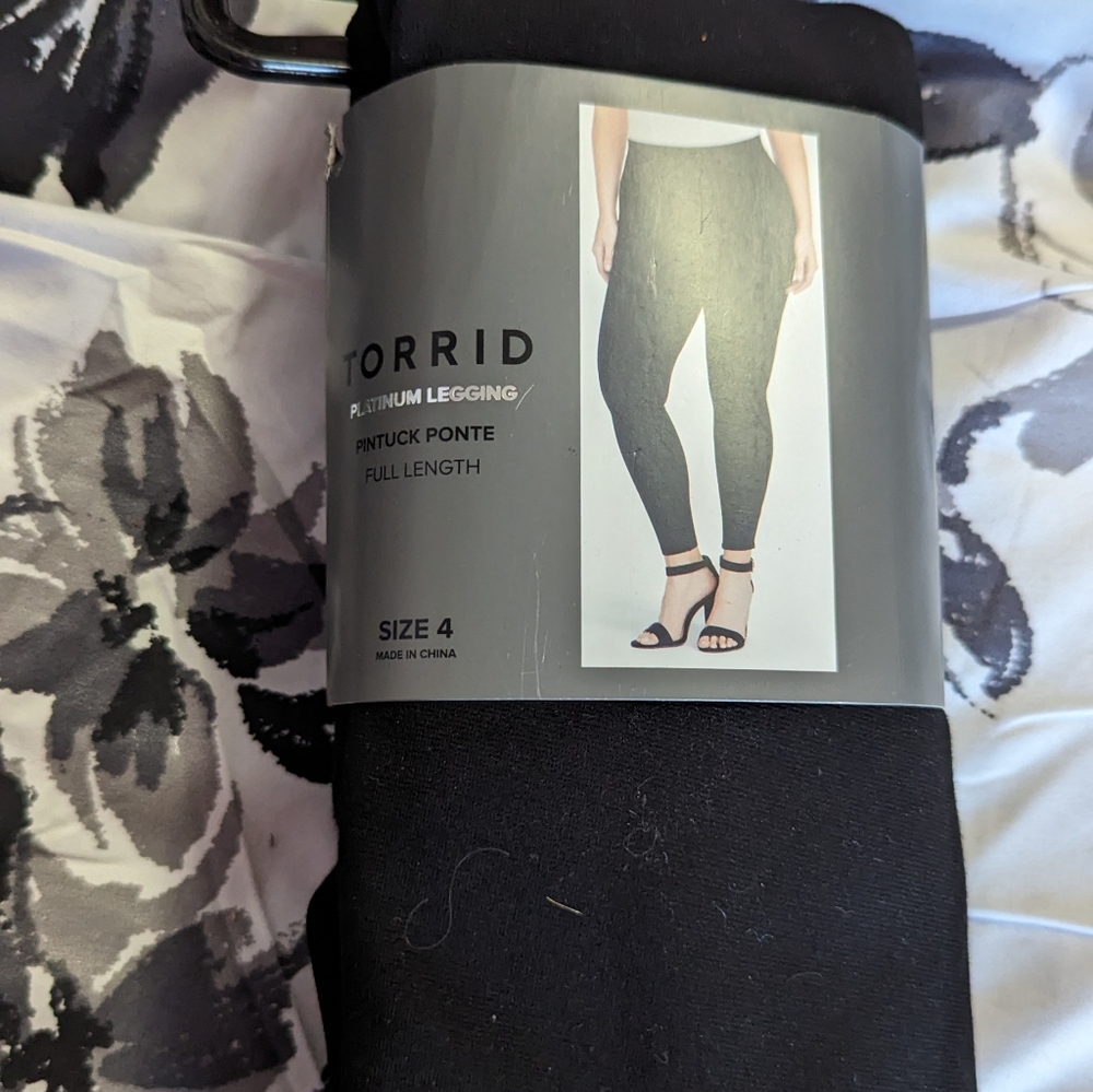 Torrid black pointe leggings